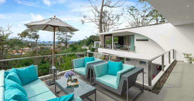 Tranquility Villa  Living/Dining - The Living/Dining seamlessly transitions into a lavish balcony & lounge patio with sea views.